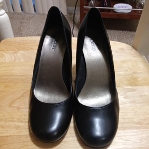 3 for $10💖Dexter Pre-Loved Heels 7 1/2 W Black